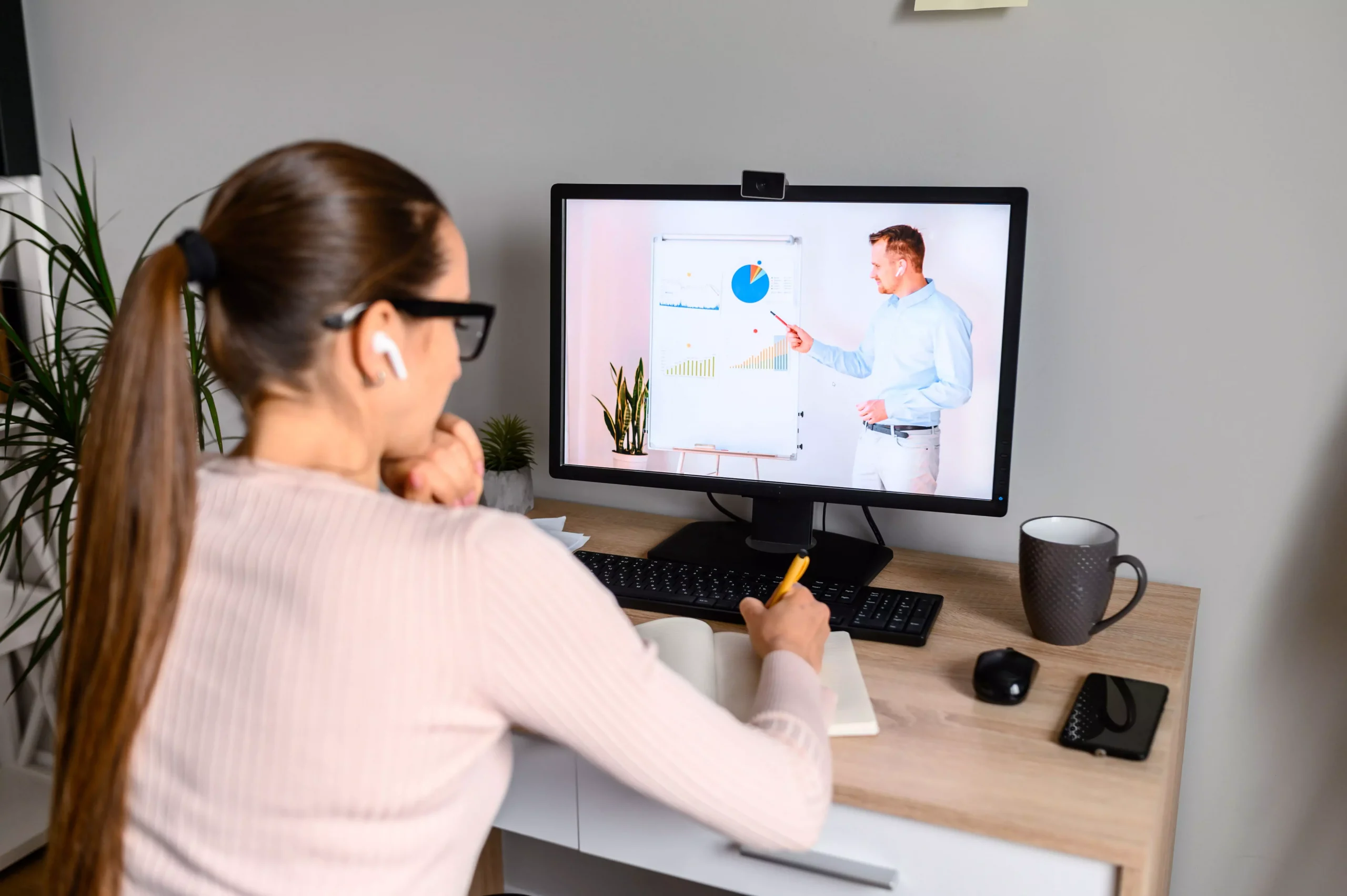 étudiante suivant une formation en ligne