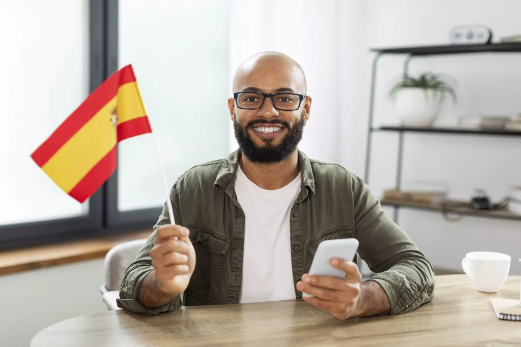 Homme avec drapeau espagnol