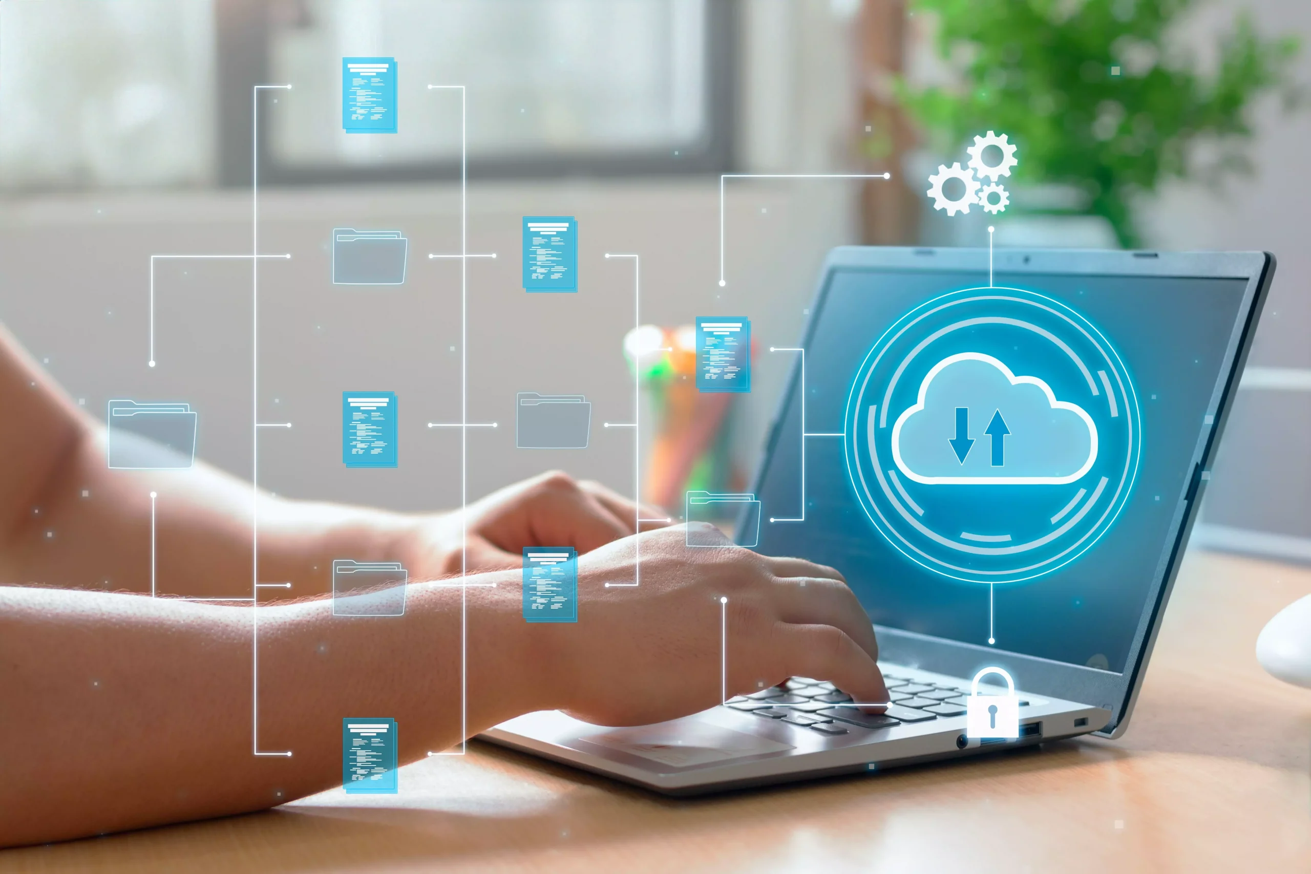 Concepteur Big Data Cloud travaillant sur son ordinateur portable avec des éléments illustrant les données stockées dans les serveurs du cloud.